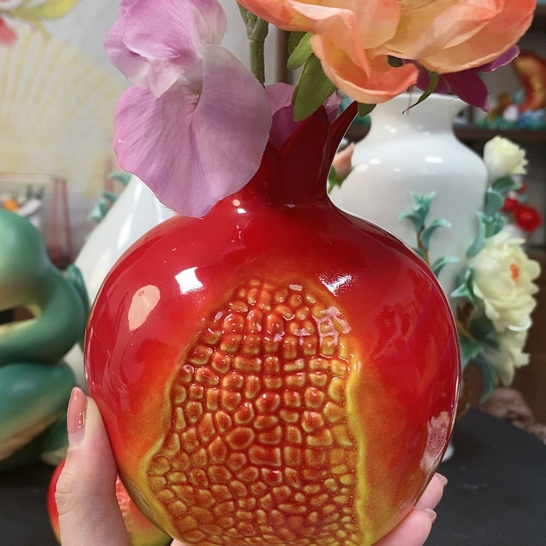 摆件陶瓷的石榴花瓶一对