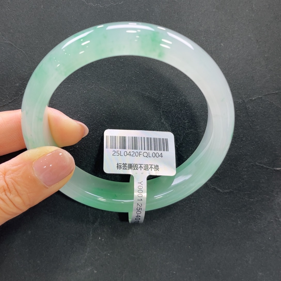 金***兵石英质玉（非洲翠）未镶嵌手镯➕小玥62