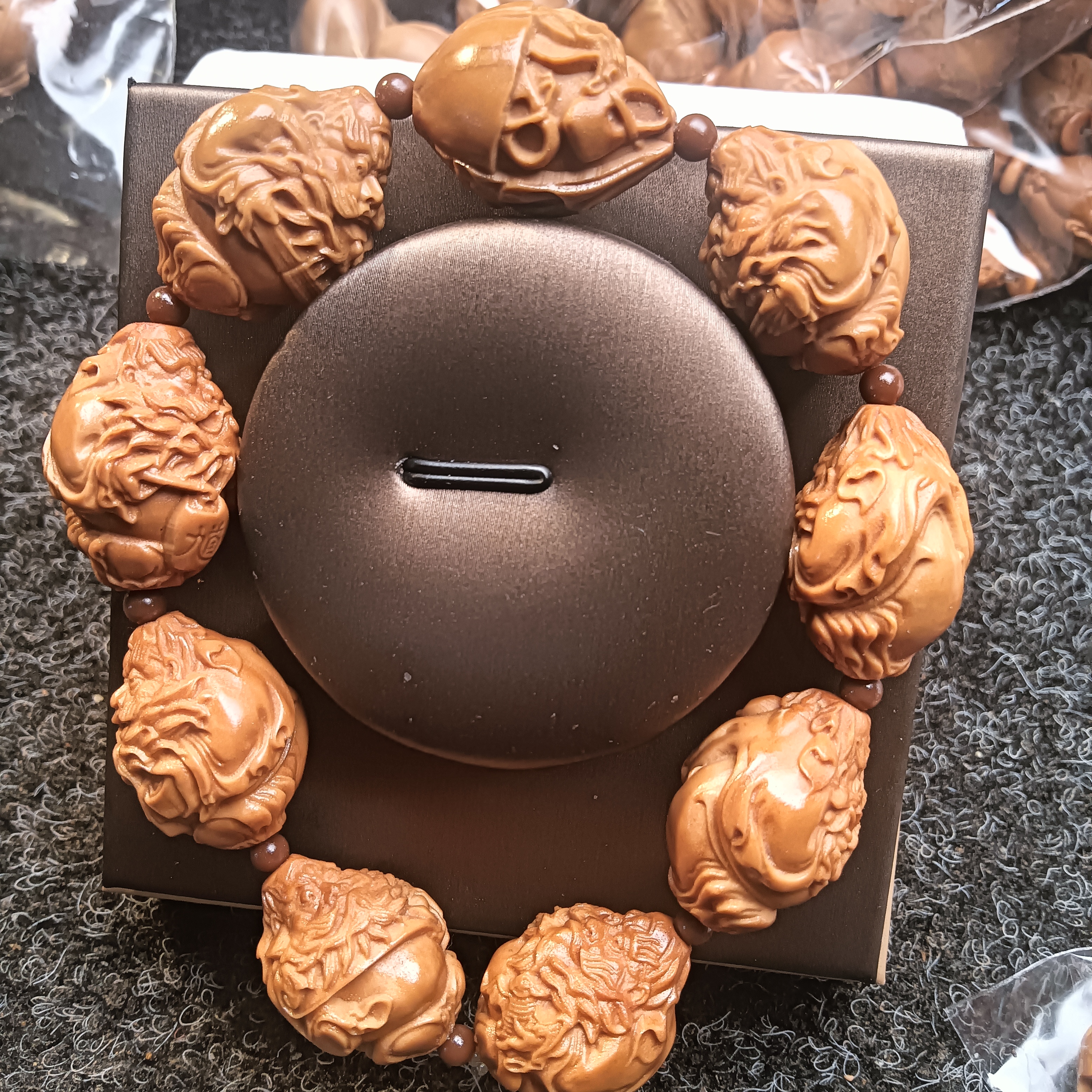 橄榄核雕刻钟馗手串