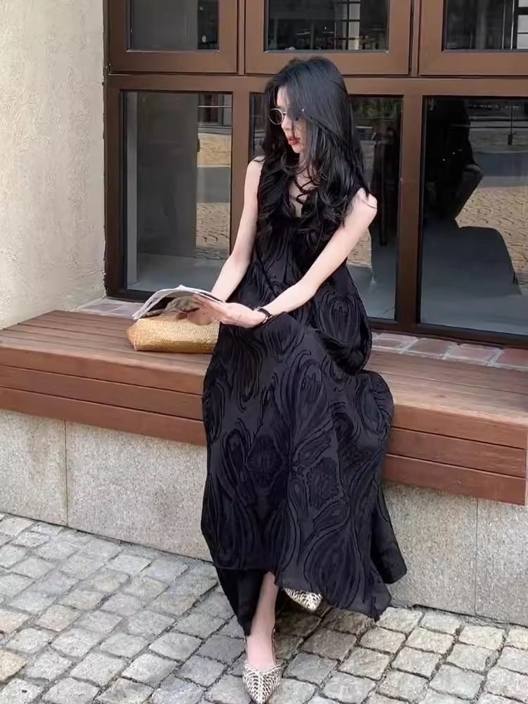 2025夏季简约显瘦轻奢宽松时尚提花连衣裙V领无袖宽版气质长裙女