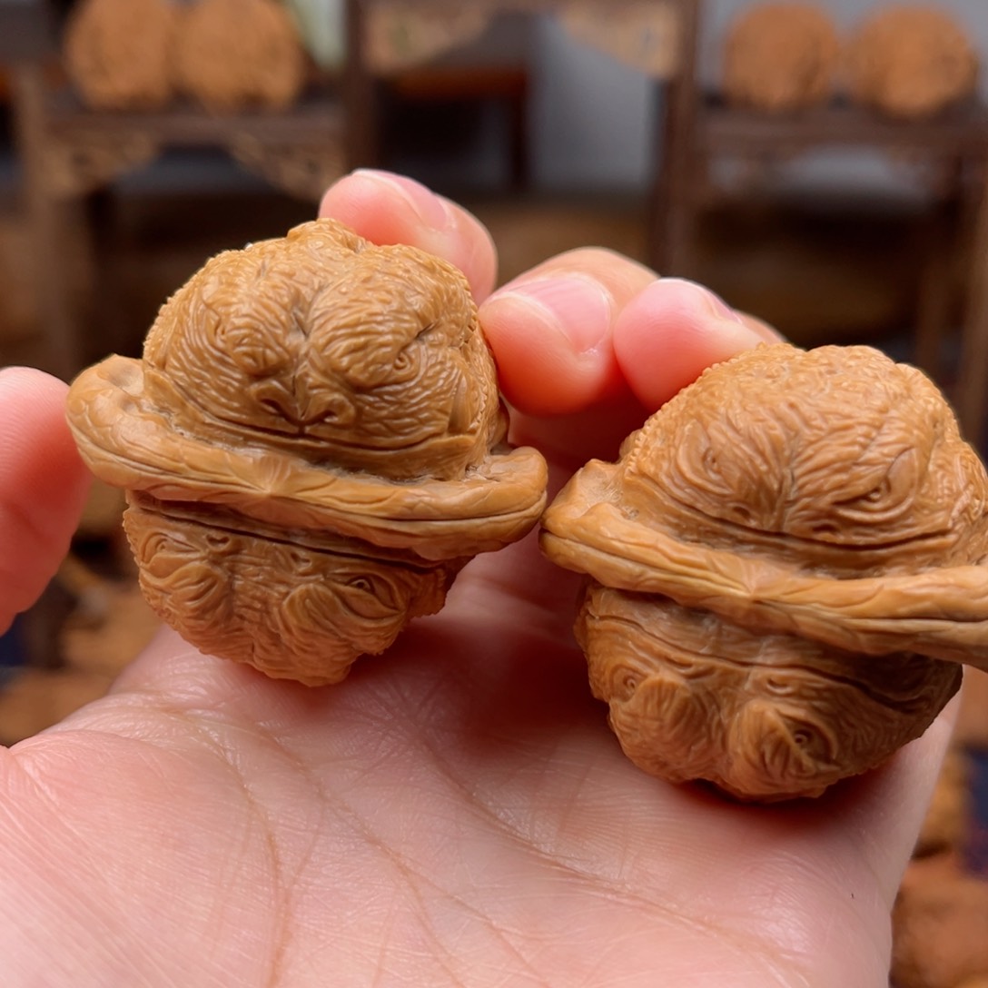 核桃把件42左右金蟾