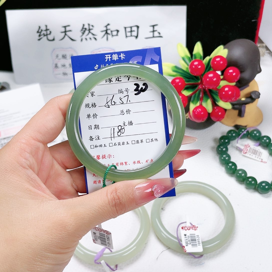 和田玉手镯未镶嵌