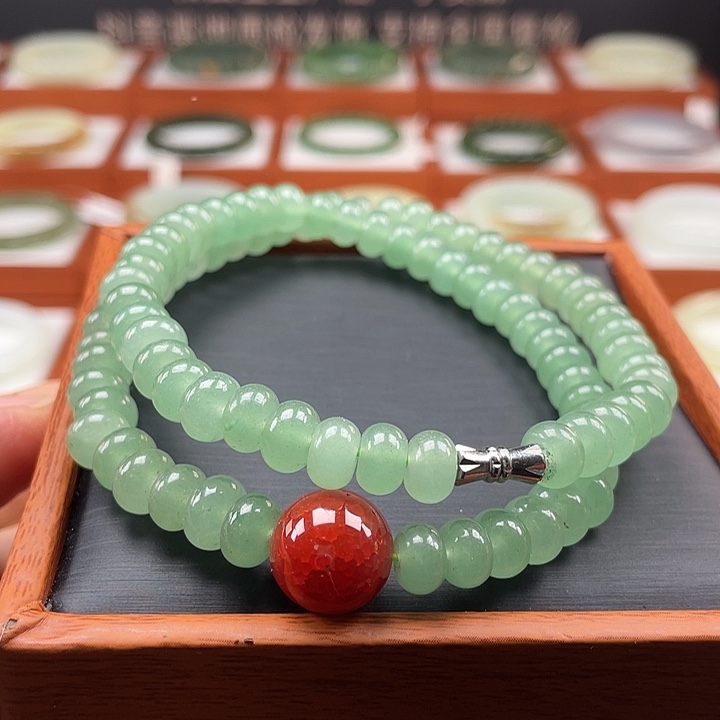 石英质玉颈饰未镶嵌金丝玉