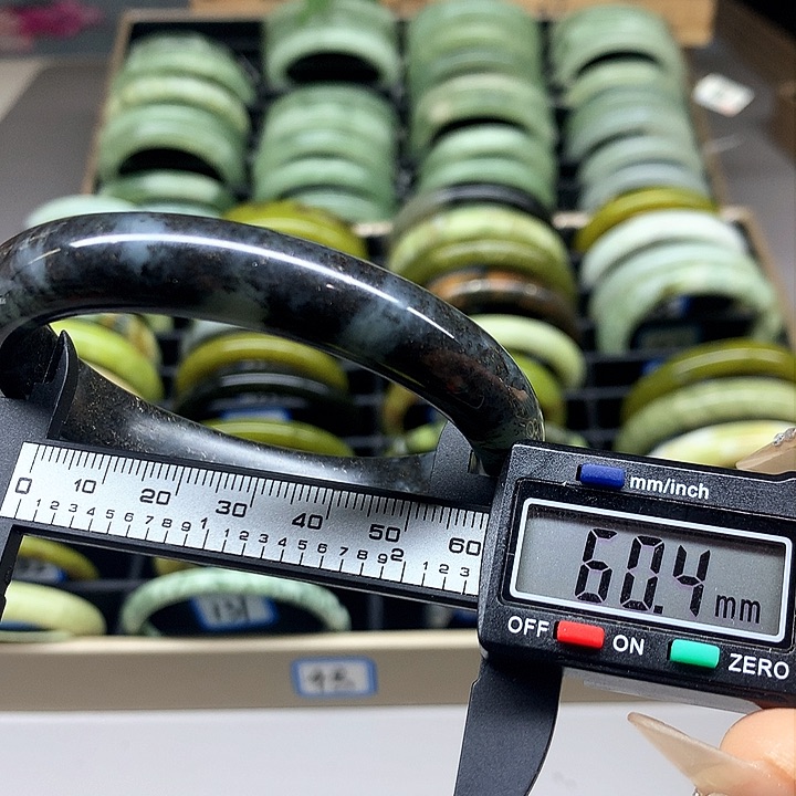 未镶嵌蛇纹石玉手镯156