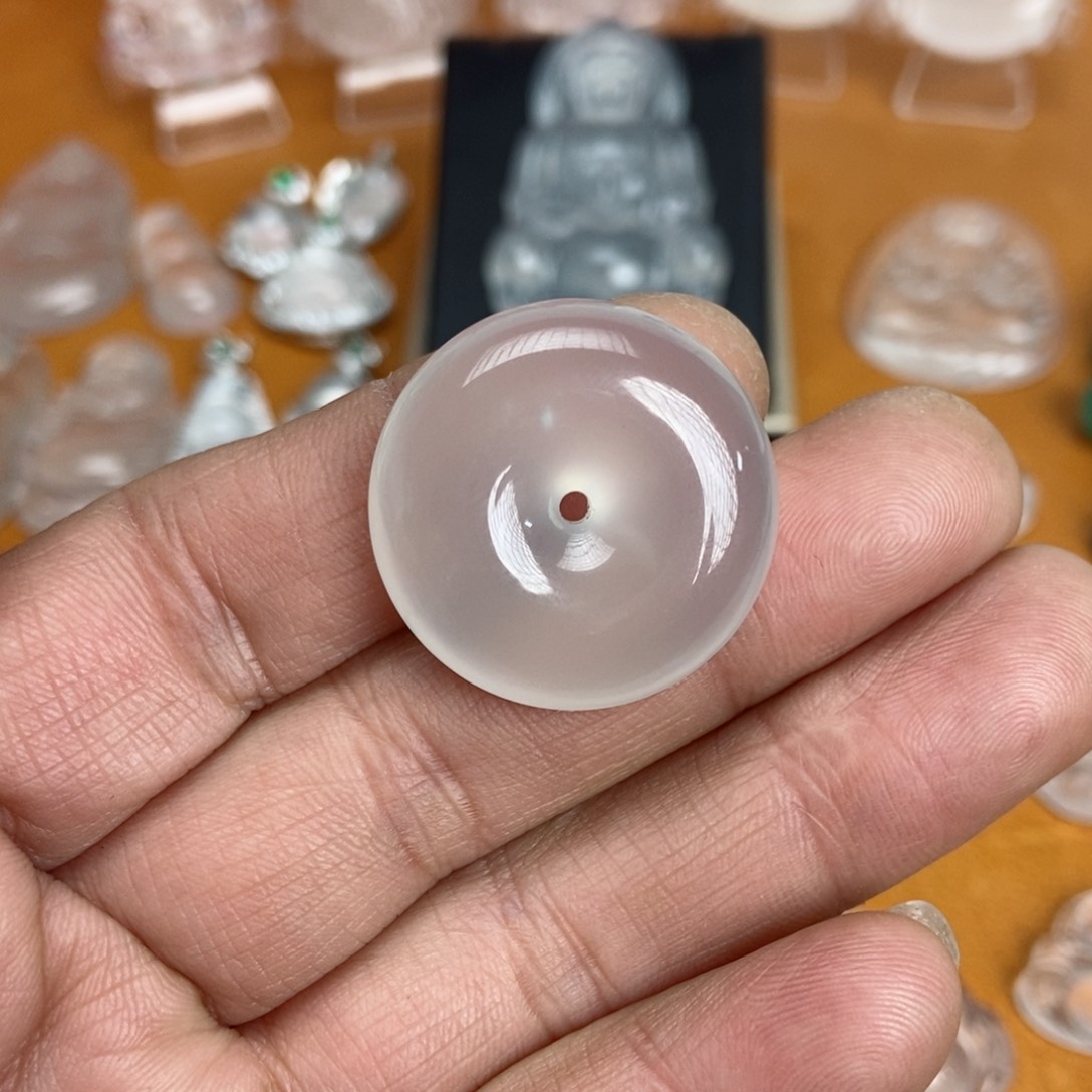 石英质玉吊坠未镶嵌