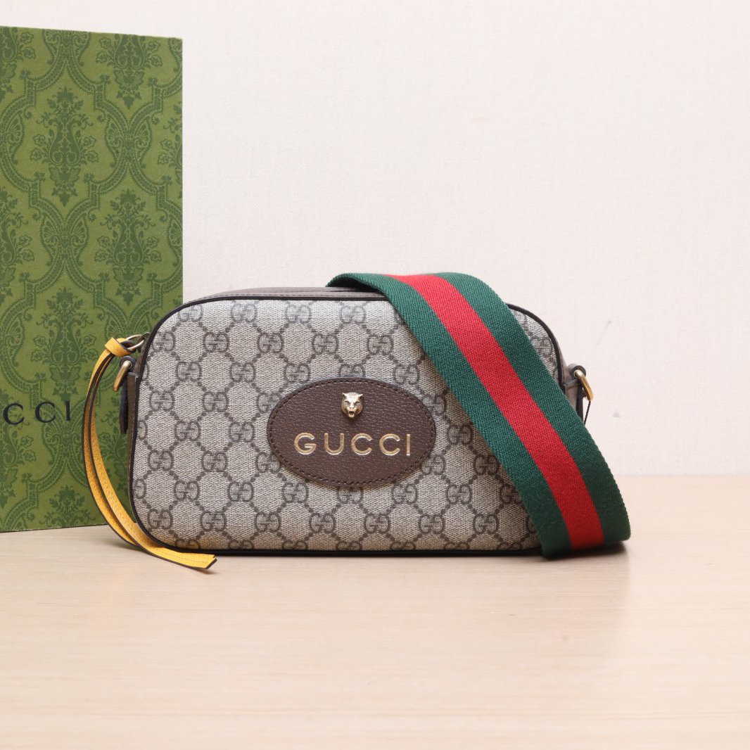95新 GUCCI/古驰 斜跨包 24 乌木色 PVC 金扣 P215462221