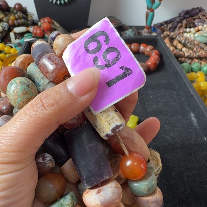 米***儿玛瑙/玉髓未镶嵌颈饰