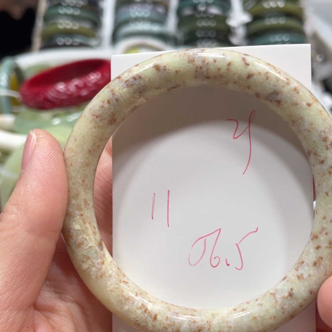 蛇纹石玉手镯未镶嵌