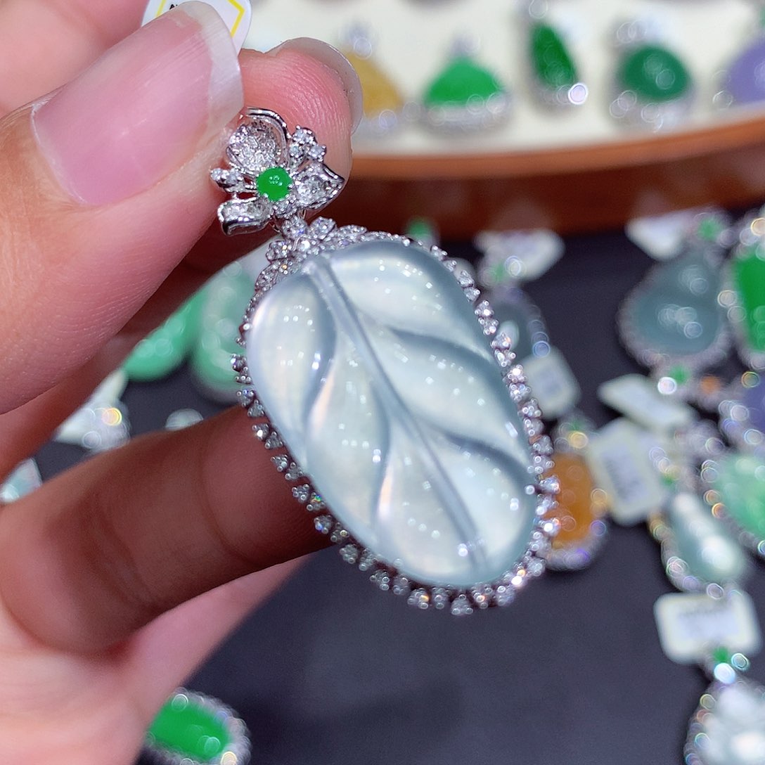 翡翠吊坠(不含链)18K金镶嵌