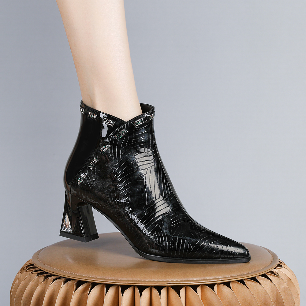 妮彩诗2023年新款欧美优雅气质尖头中跟百搭时装靴女时尚绒里8408