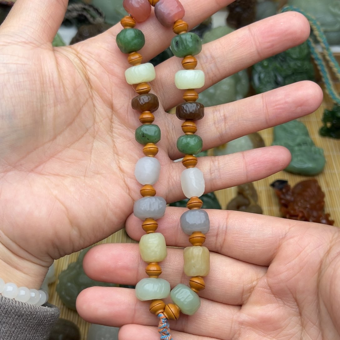 和田玉颈饰未镶嵌