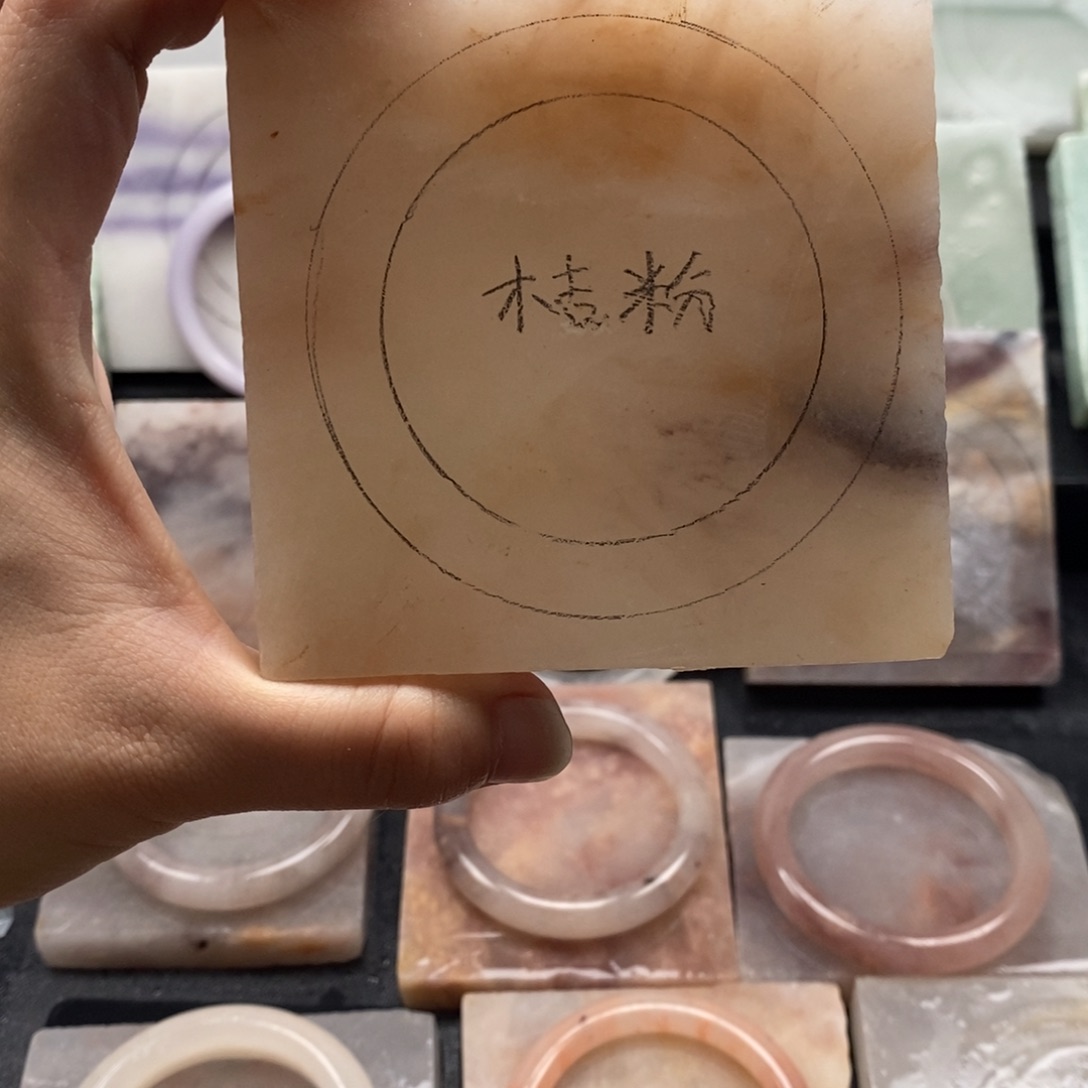 石英质玉未镶嵌手镯定制