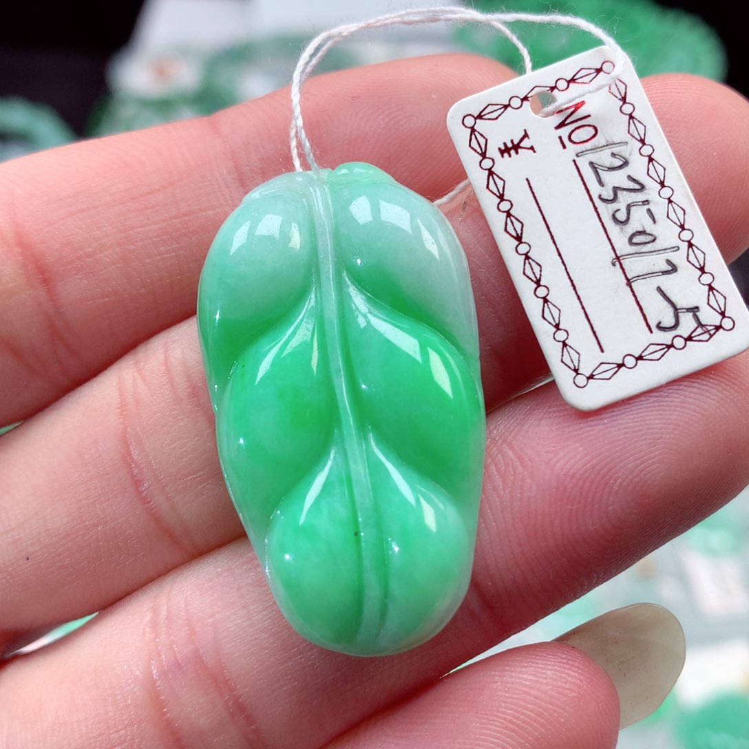 翡翠颈饰未镶嵌翡翠吊坠