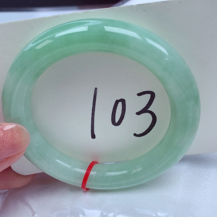 翡翠手镯未镶嵌翡翠