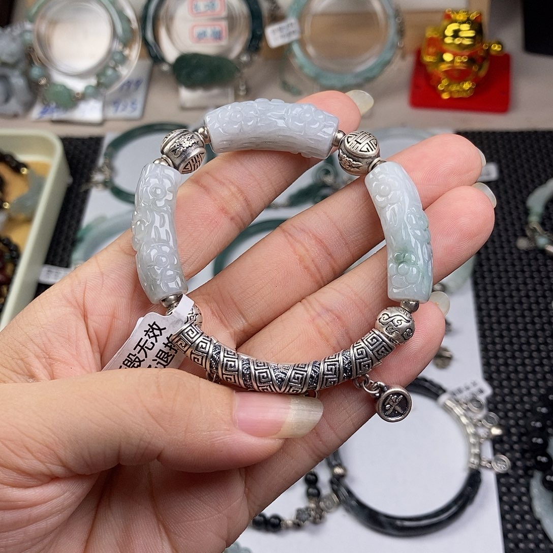 翡翠未镶嵌吊坠(赠链)小****、