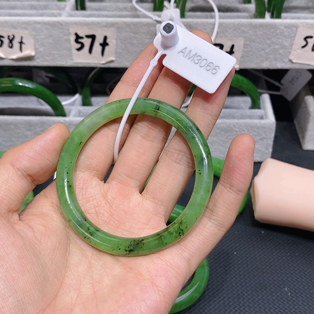 和田玉（碧玉）未镶嵌手镯