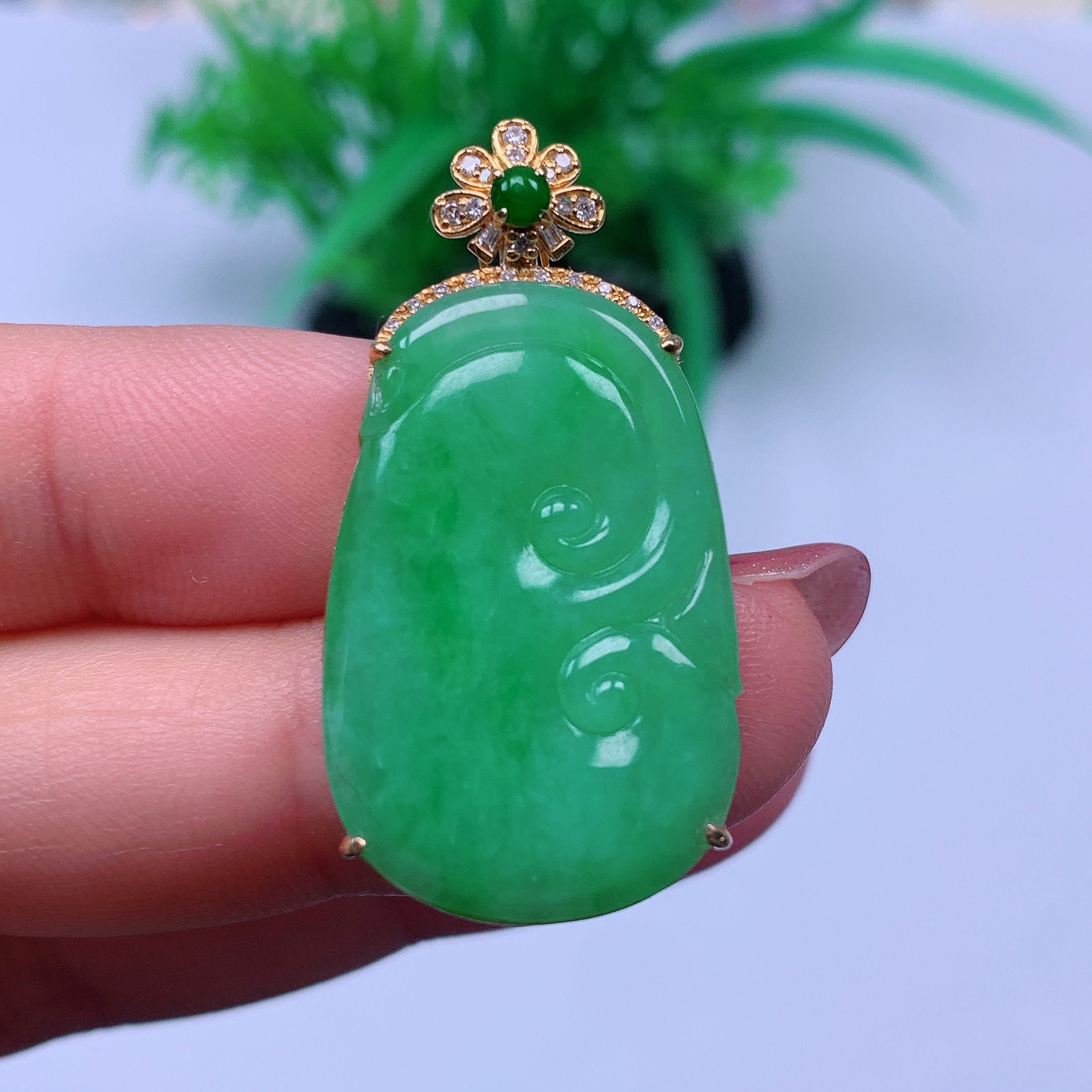 缅甸天然A货翡翠，满绿如意 编号13/215尺寸36.8-18.8-4.5