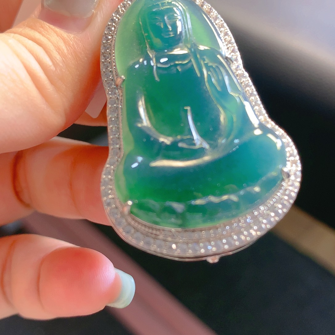 翡翠颈饰未镶嵌翡翠