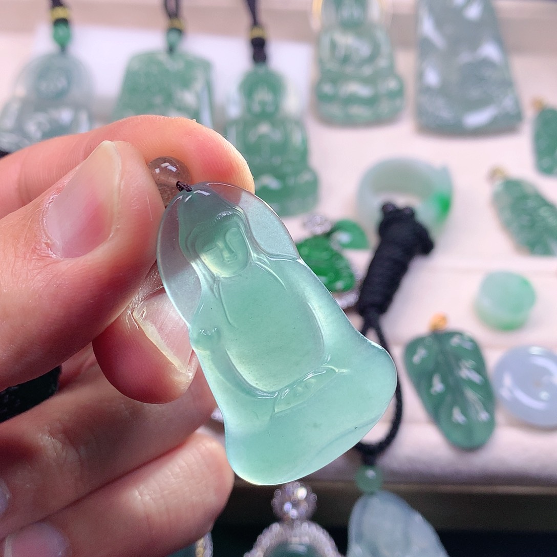 翡翠颈饰未镶嵌翡翠