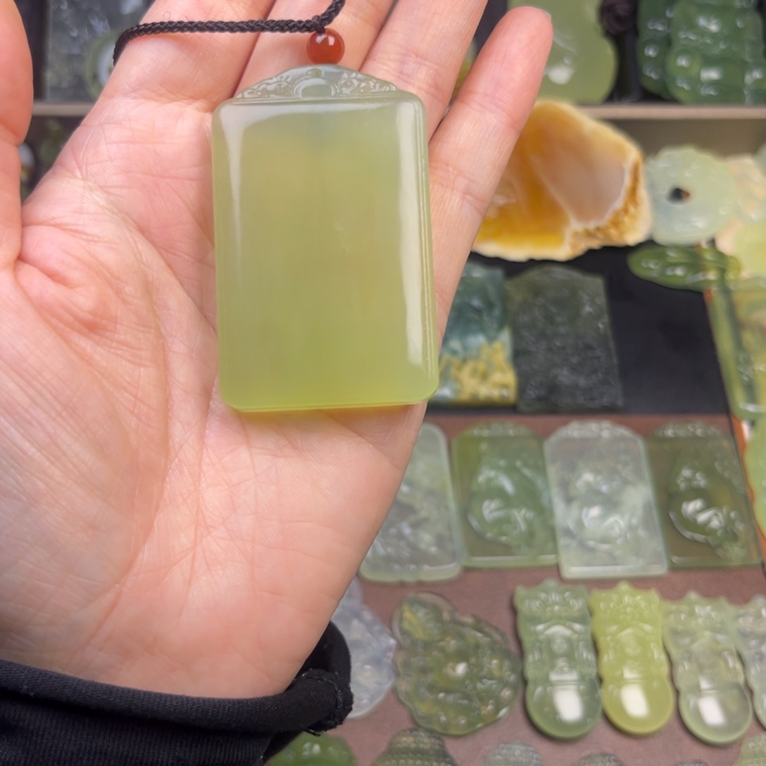 蛇纹石玉未镶嵌吊坠(赠链)