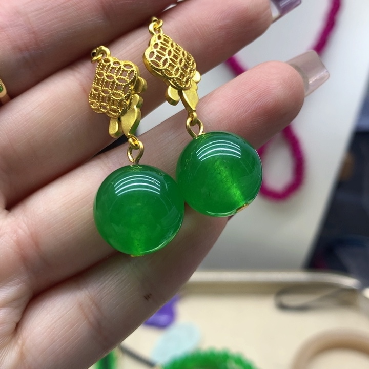 翡翠颈饰未镶嵌吊坠