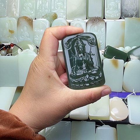 颈饰未镶嵌和田玉