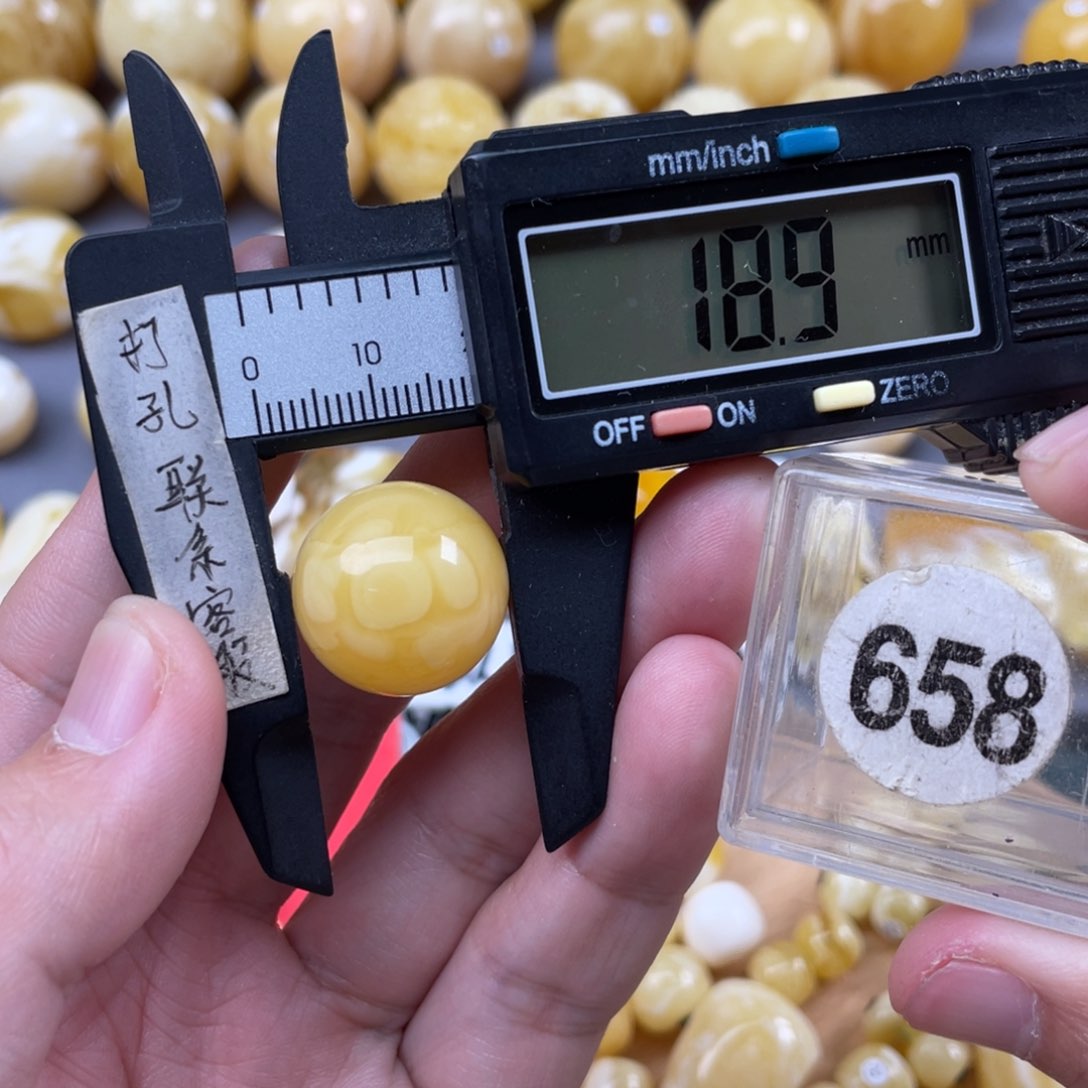 蜜蜡珠宝奇石未镶嵌