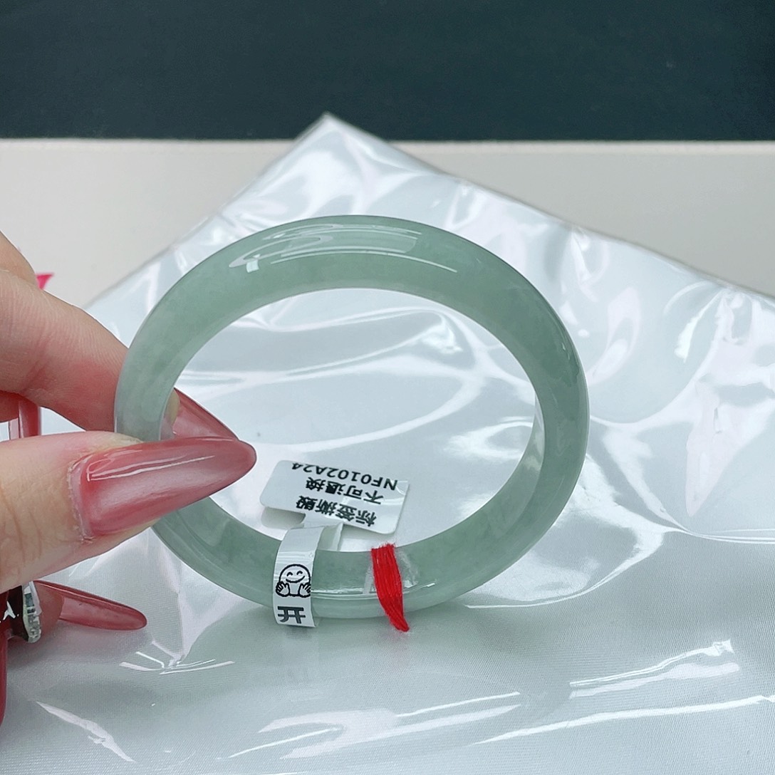 翡翠手镯未镶嵌正55.5