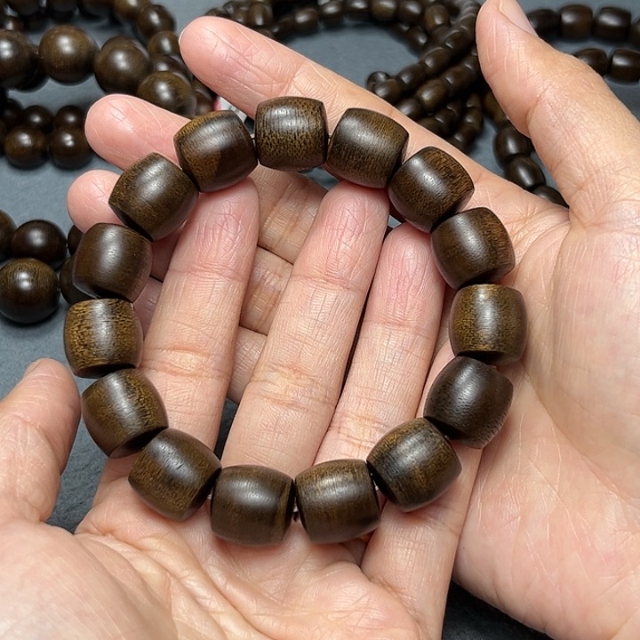 沉香手串白棋玉化