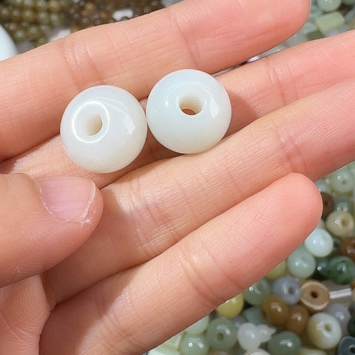 库***坊和田玉未镶嵌颈饰