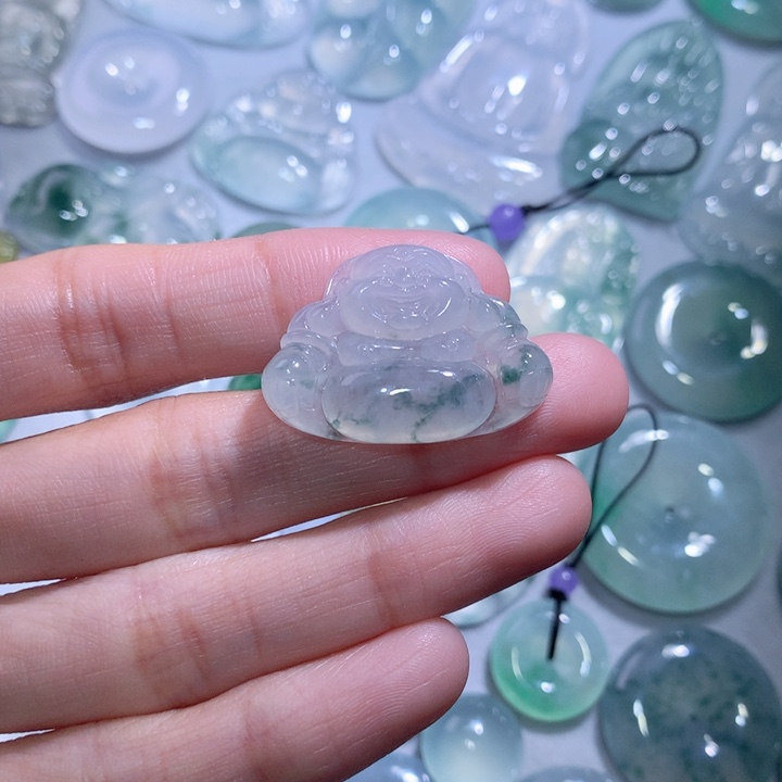 翡翠颈饰未镶嵌佛