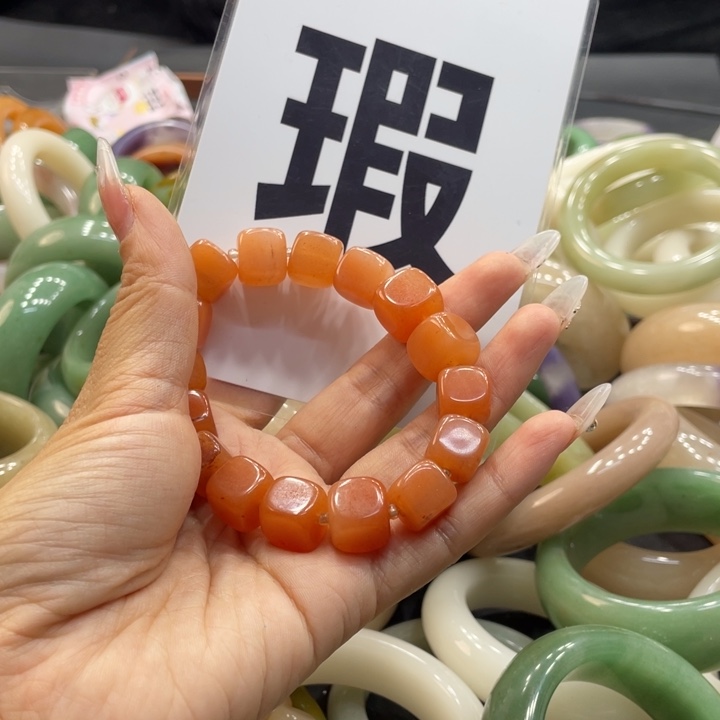 王***子石英质玉未镶嵌珠宝奇石