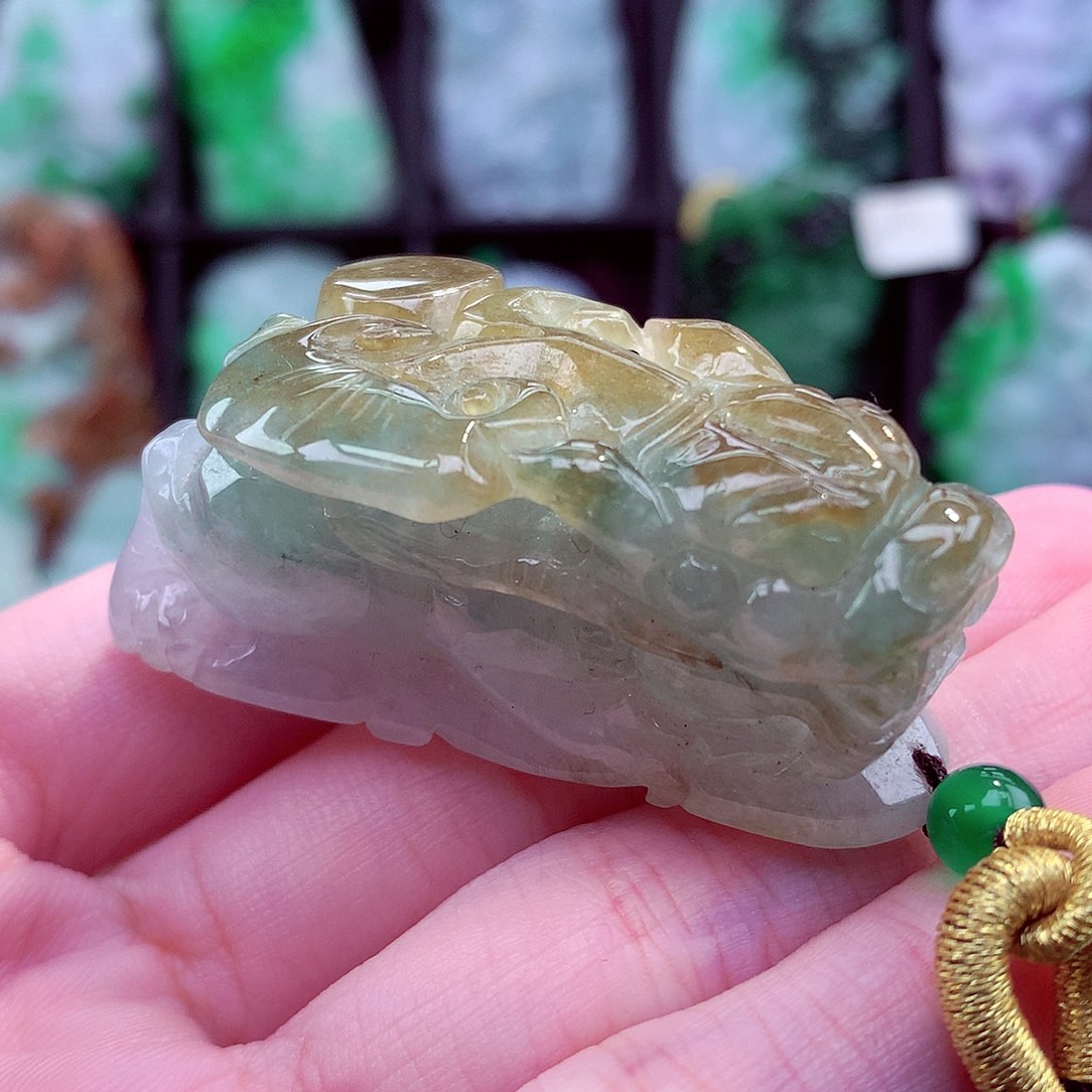 翡翠未镶嵌颈饰挂件