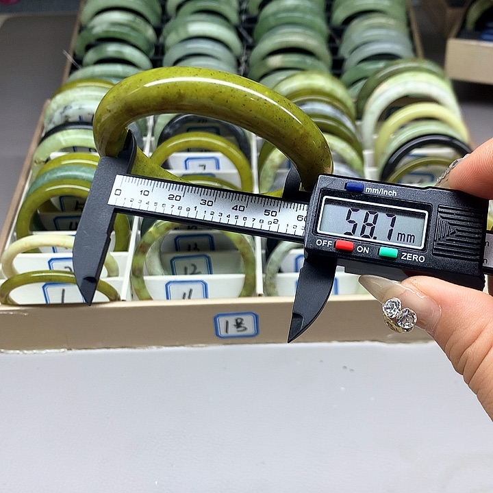 未镶嵌蛇纹石玉手镯16