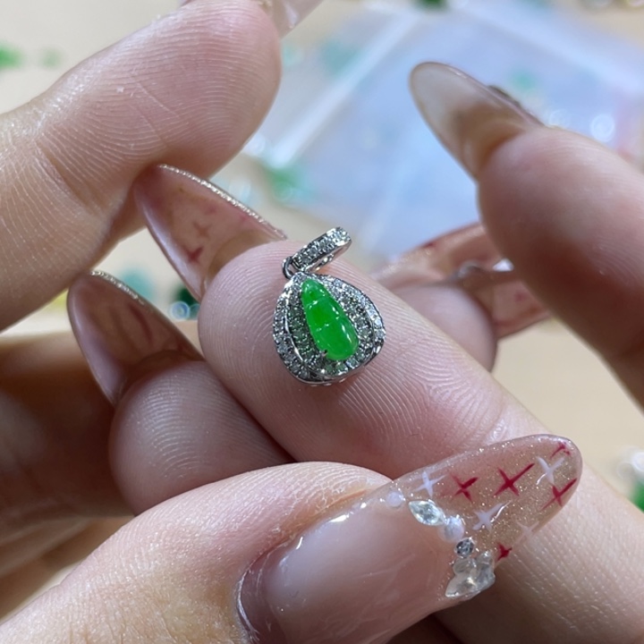 定制翡翠18K金镶嵌豆子