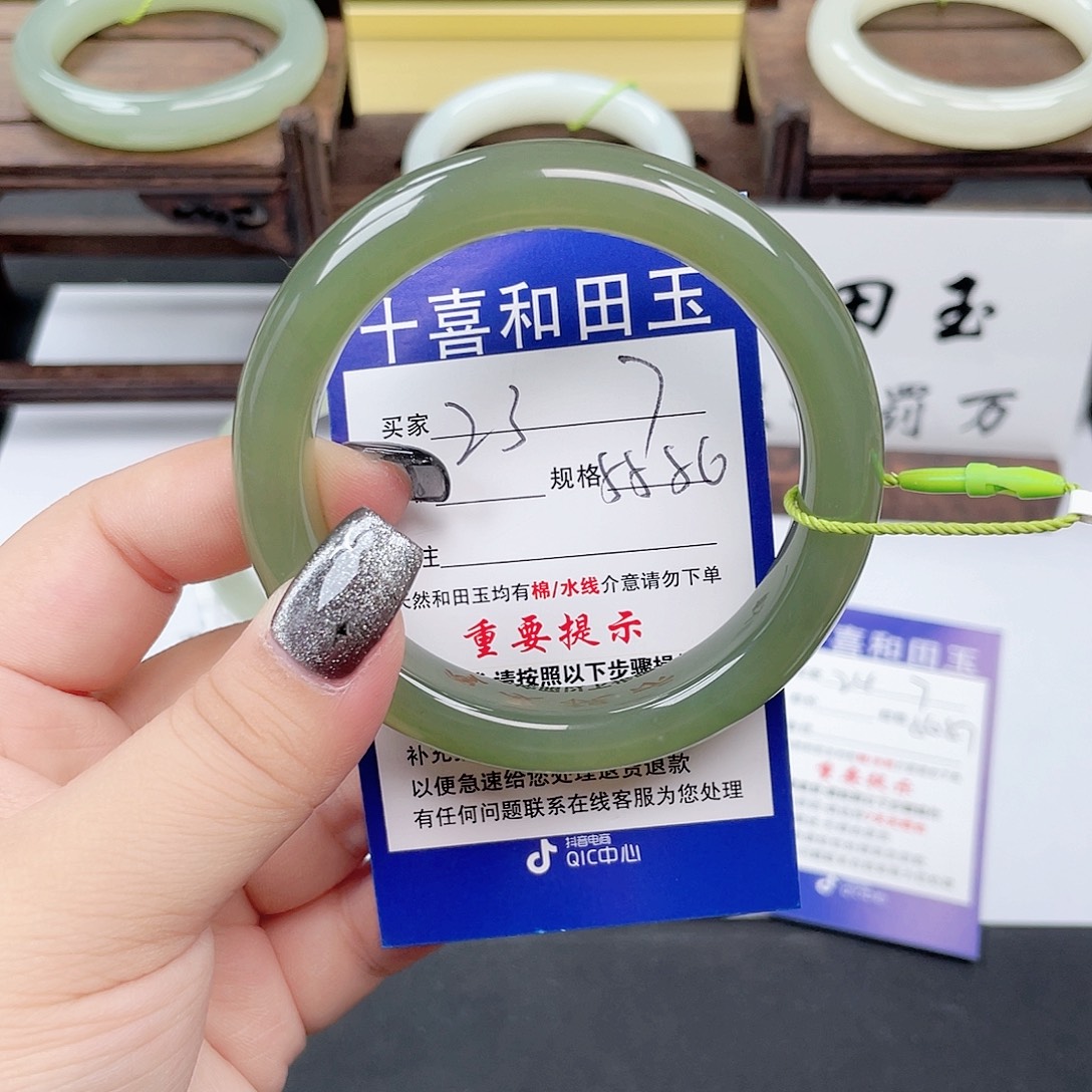 和田玉未镶嵌手镯