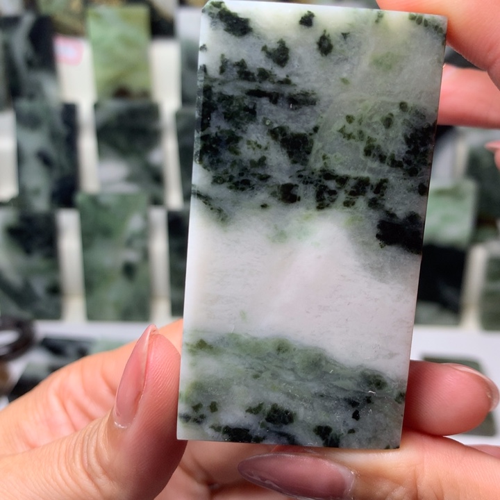 独山玉颈饰未镶嵌