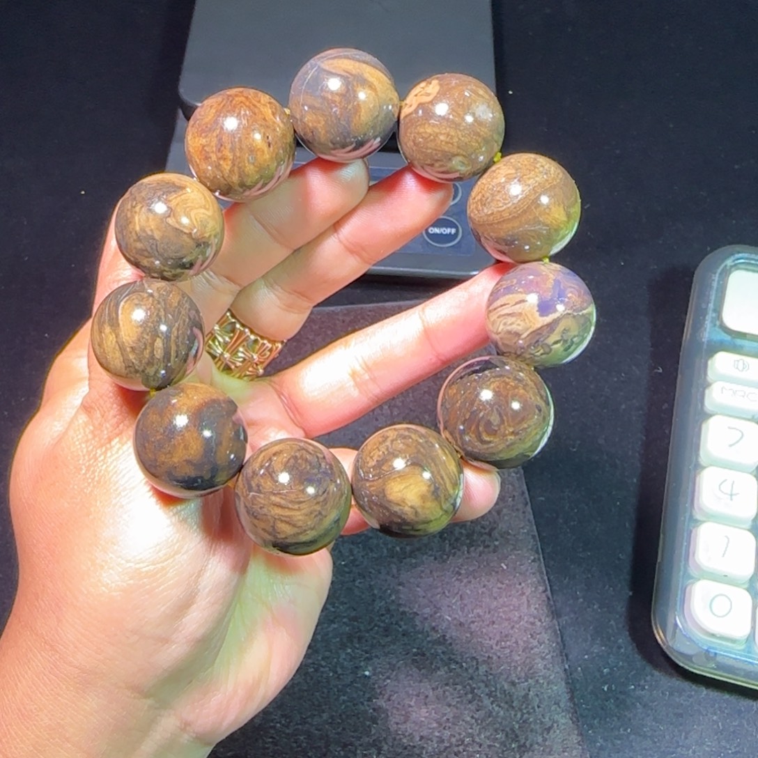 琥珀未镶嵌裸石琥珀