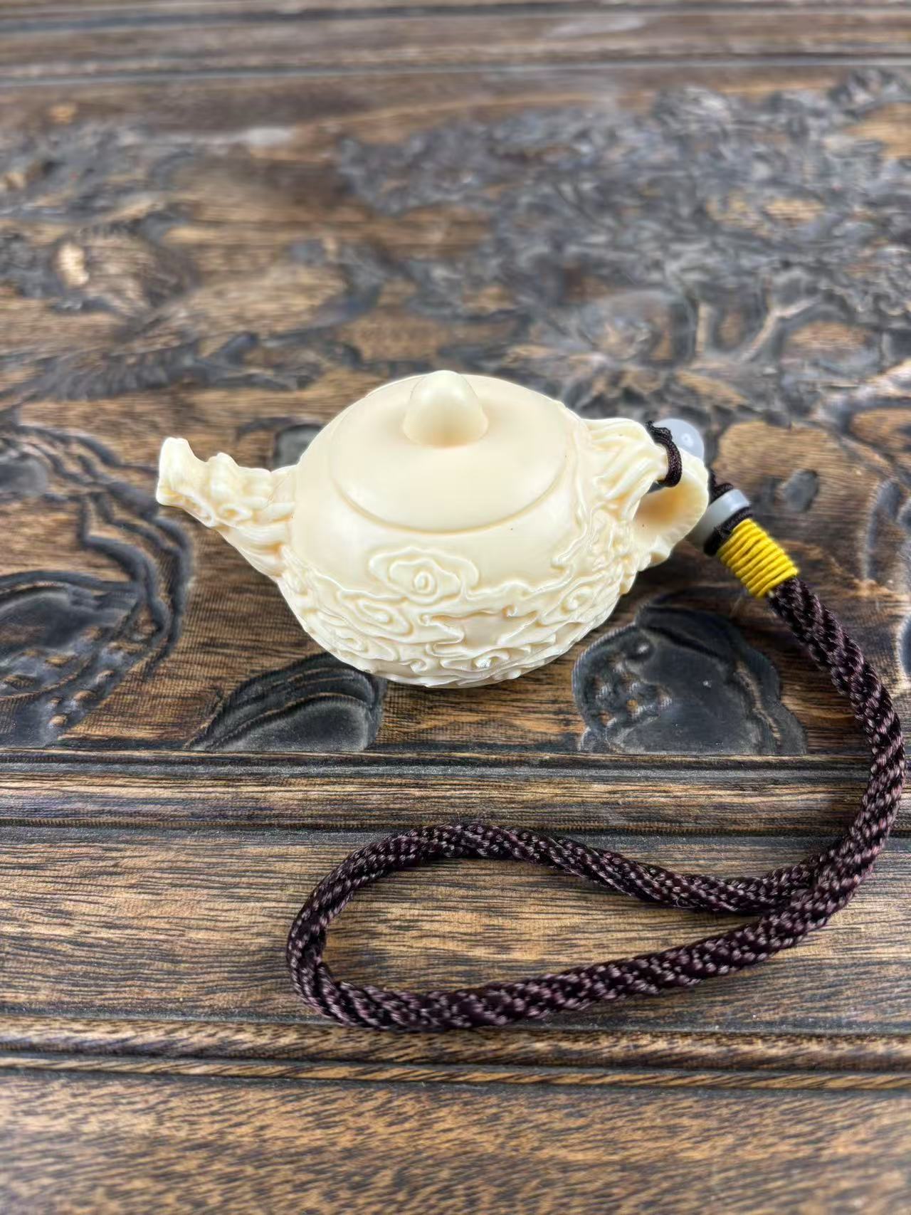 白色把把壶滴血莲花菩提