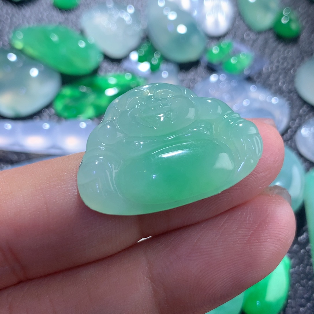 翡翠颈饰未镶嵌缅甸