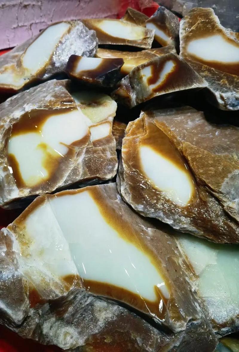 新疆和田玉 且末金山料  高青白  羊脂白 