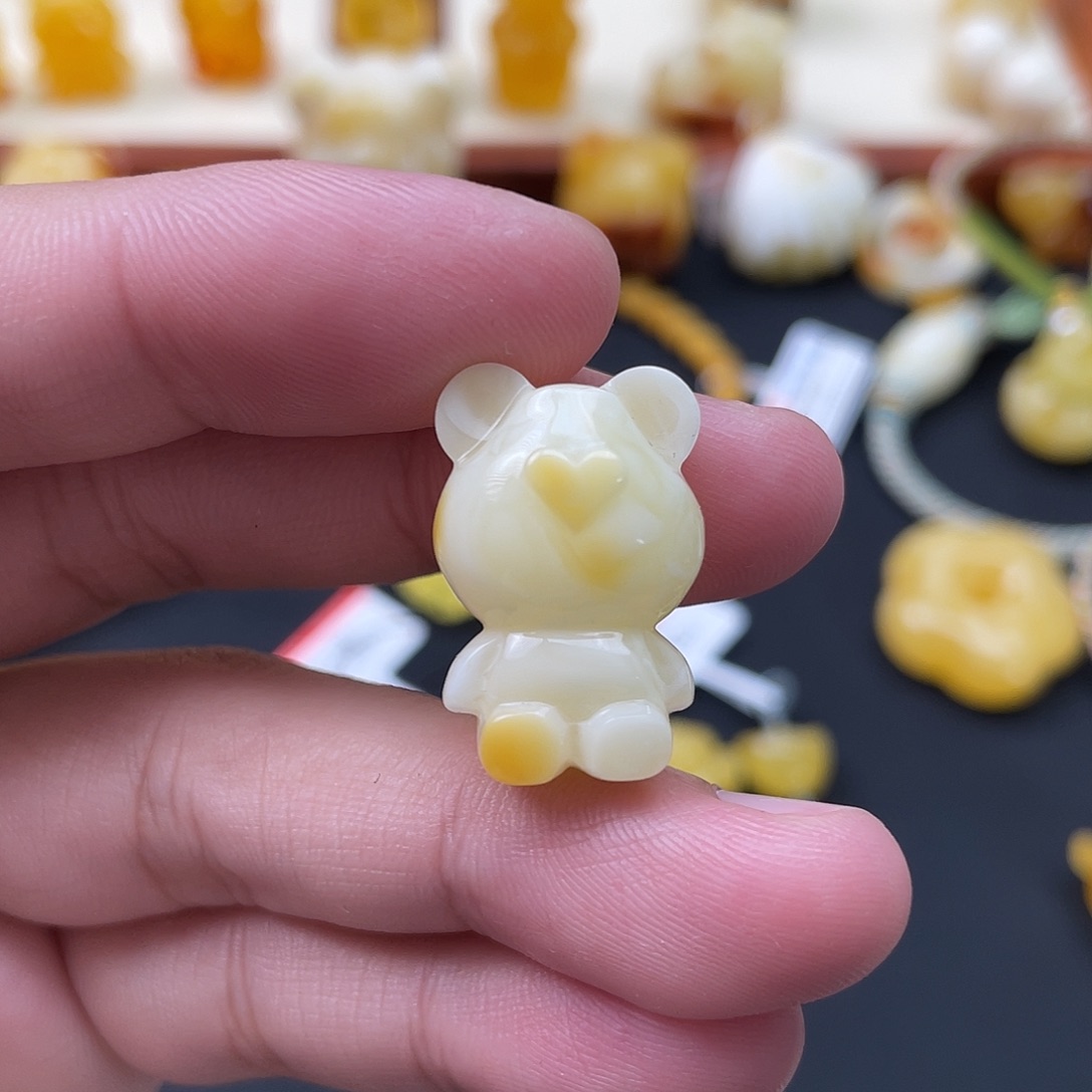 未镶嵌琥珀珠宝奇石