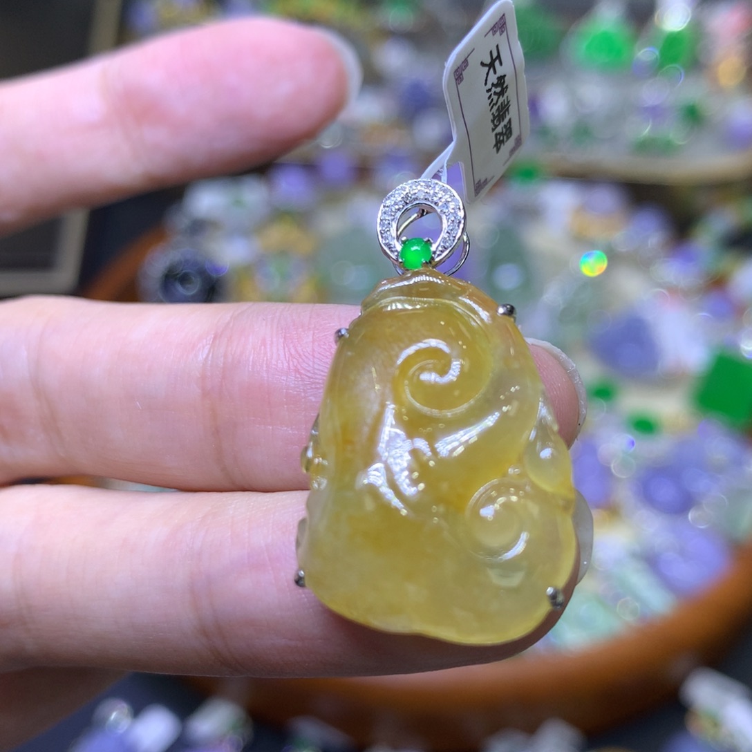 翡翠18K金镶嵌颈饰