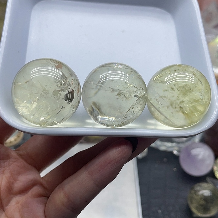 故***酒未镶嵌珠宝半成品水晶12黄水晶球