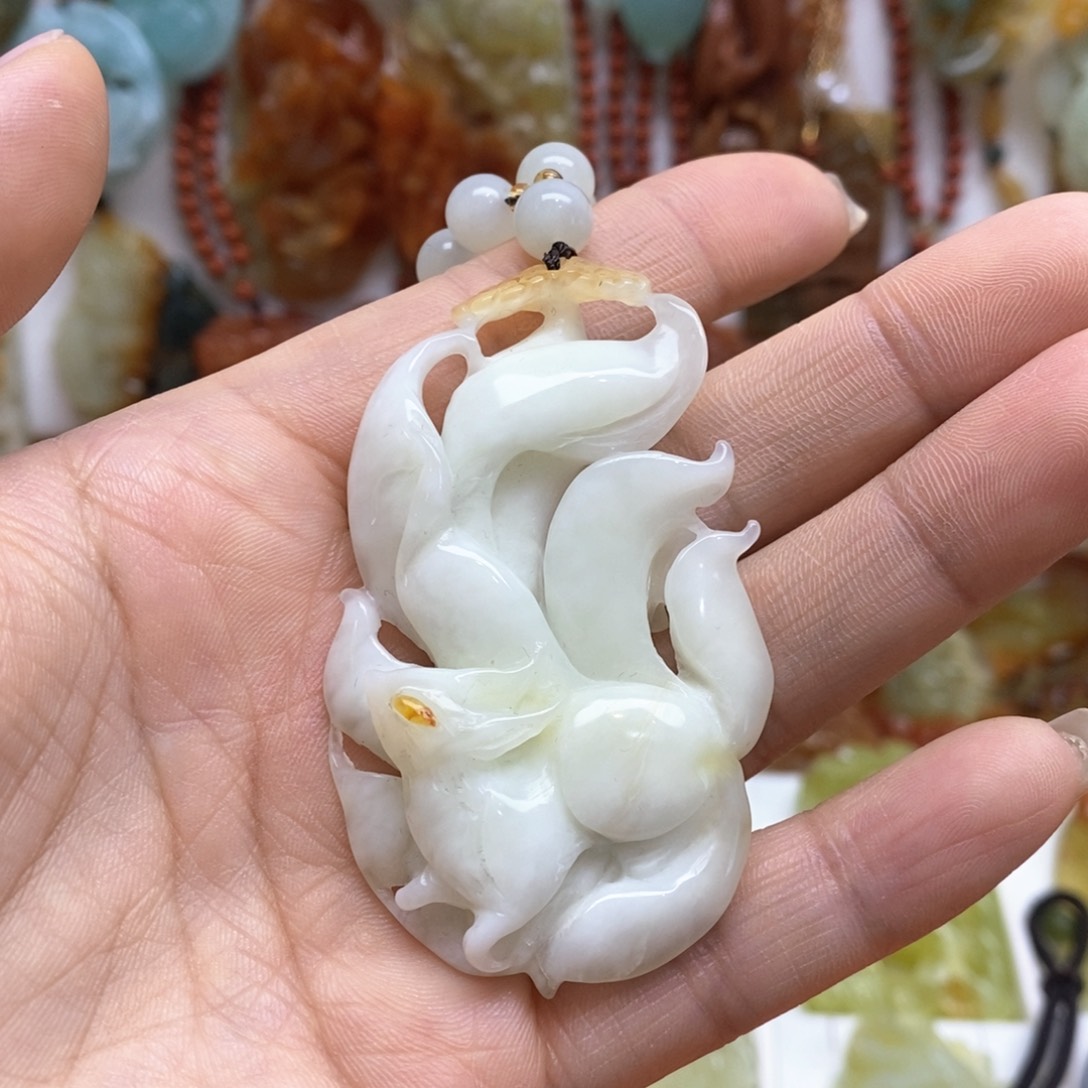 蛇纹石玉颈饰未镶嵌