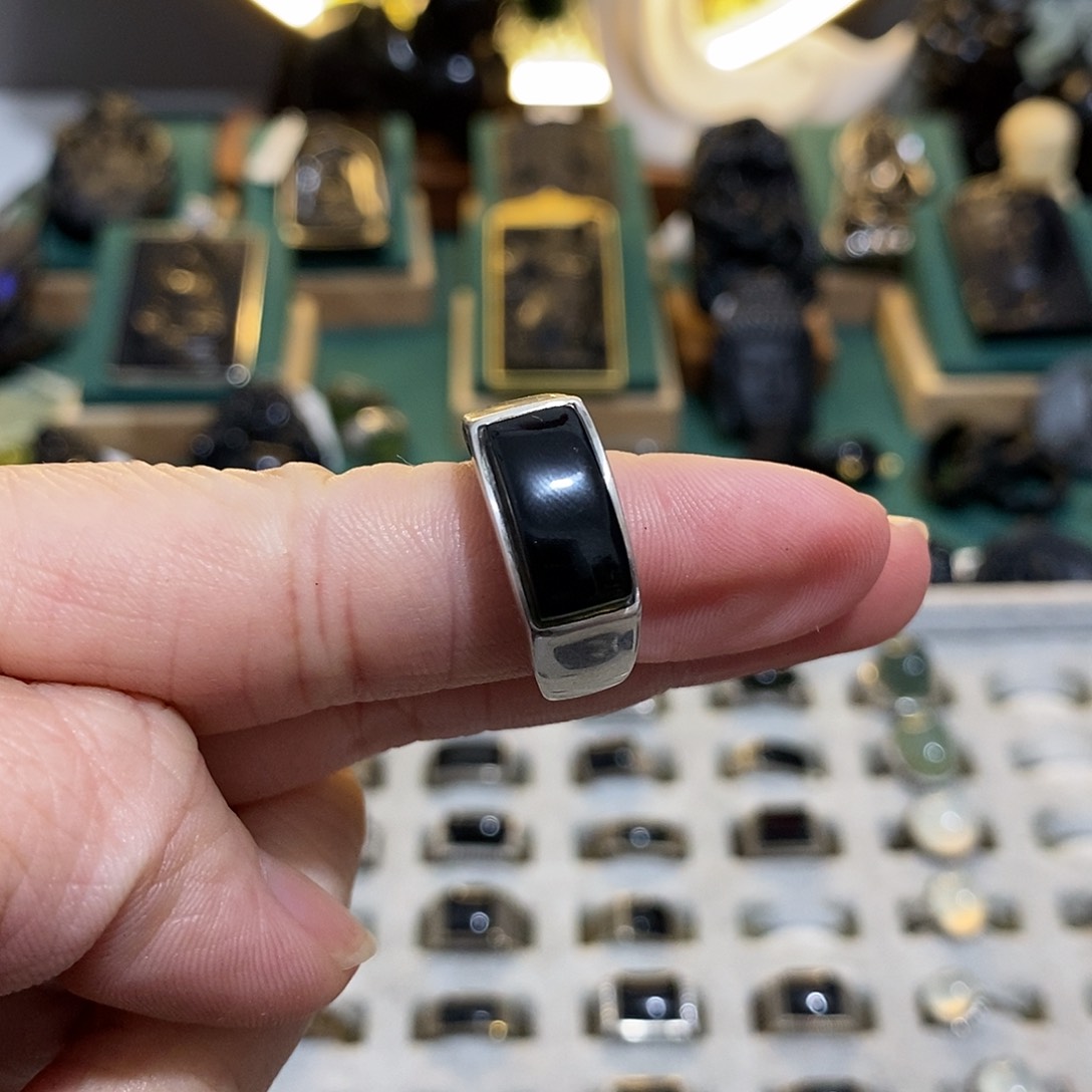 蛇纹石玉颈饰未镶嵌许*森