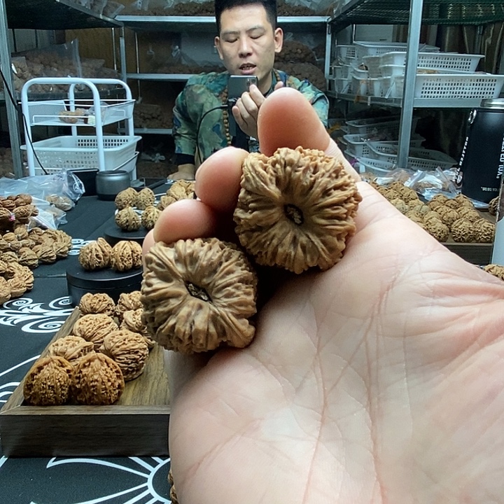 大叶紫檀（黑酸枝木类）凹的球将