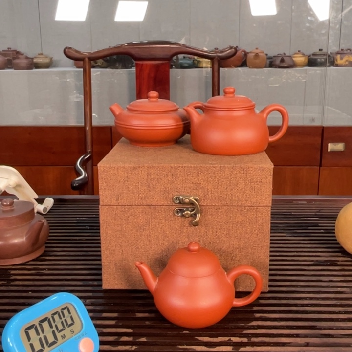 紫砂茶壶毛**夫东方财富和世界经济