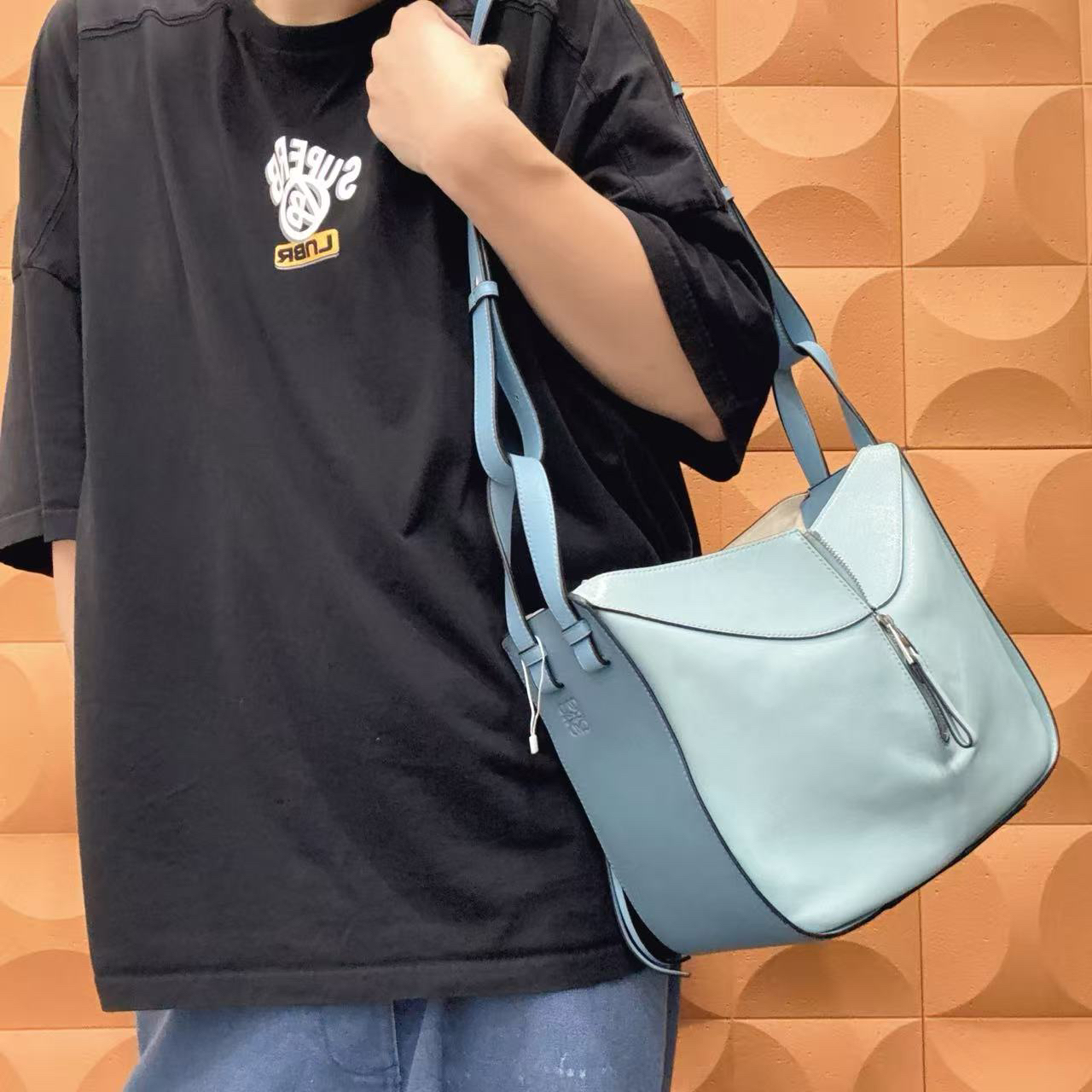 95新 LOEWE/罗意威 【胖】53 0859 浅蓝色小号吊床斜挎包