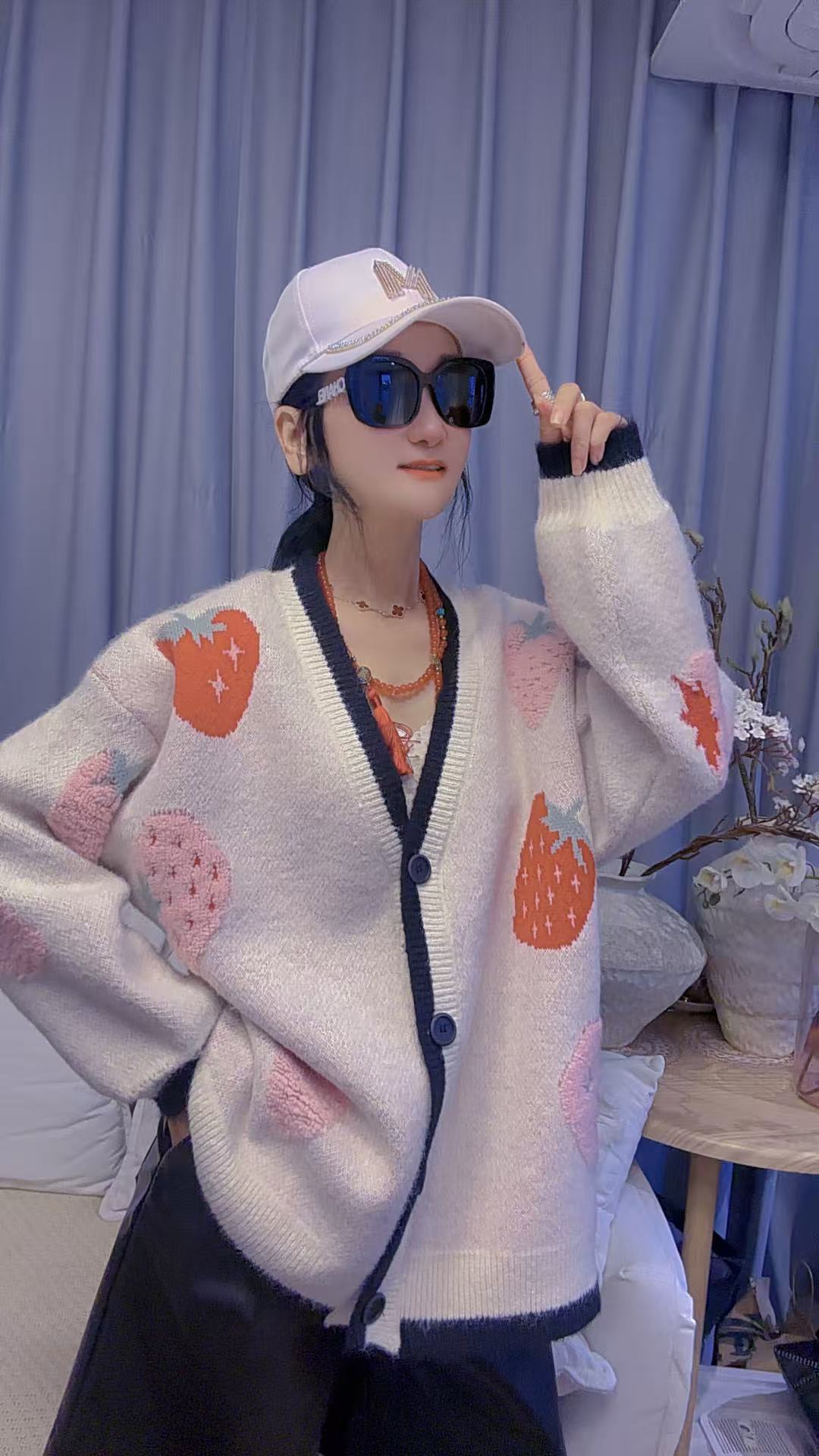 M53I037慕之淇重工提花草莓V领甜美风宽松时尚针织开衫外套